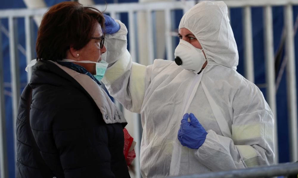 Κορωναϊός: Σύμφωνα με εκτιμήσεις ποια ηλικιακή ομάδα πρόκειται να «χτυπήσει» ο ιός